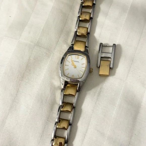 W1 WOMAN'S FOSSIL F2 ES9525 STAINLESS STEEEL-GOLD TONE  30M WATCH 5066 - Picture 13 of 15
